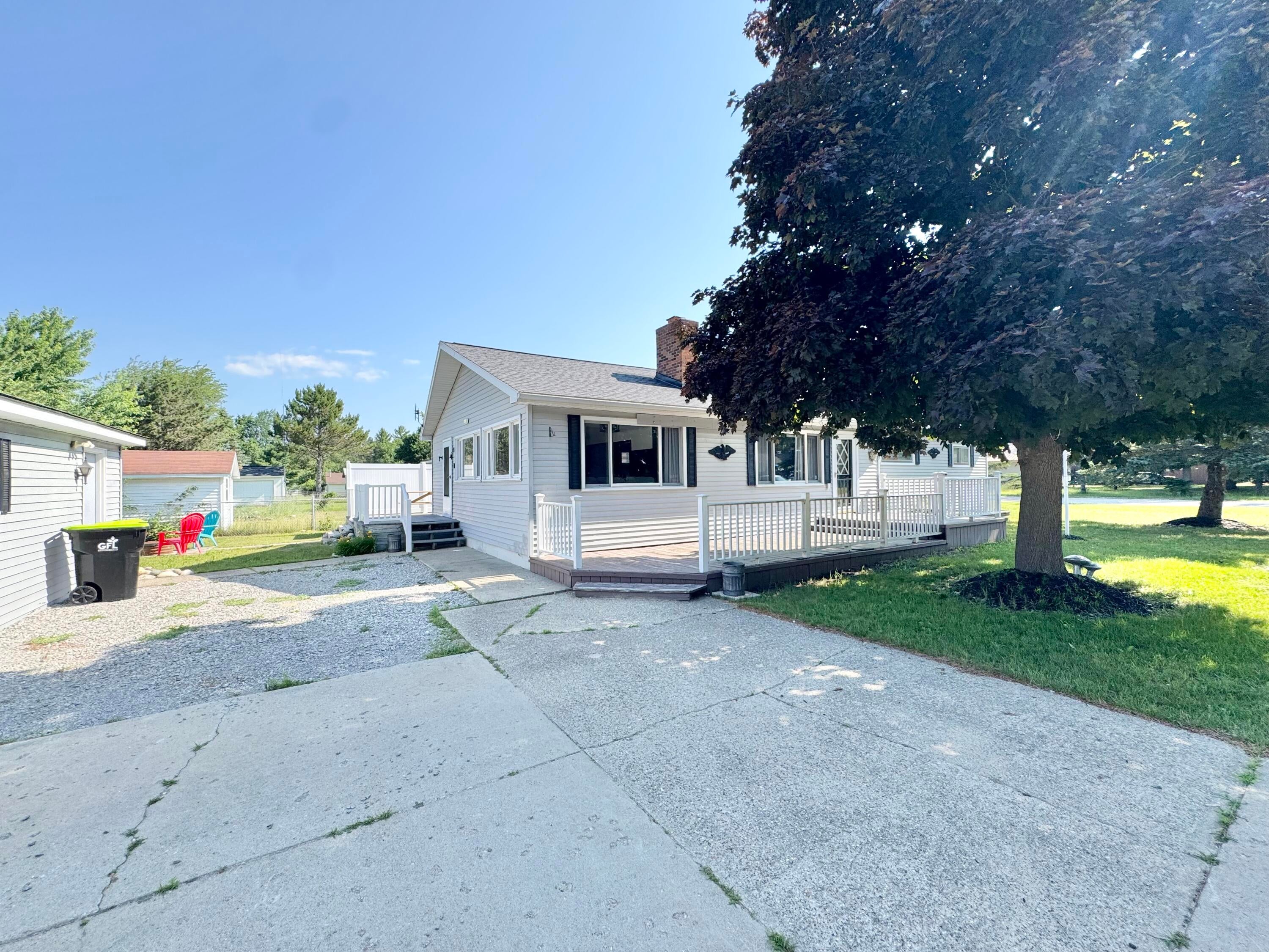 9875 Lee Rd Street St. Helen, MI 48656 - Photo 2 of 50 IMG_7085