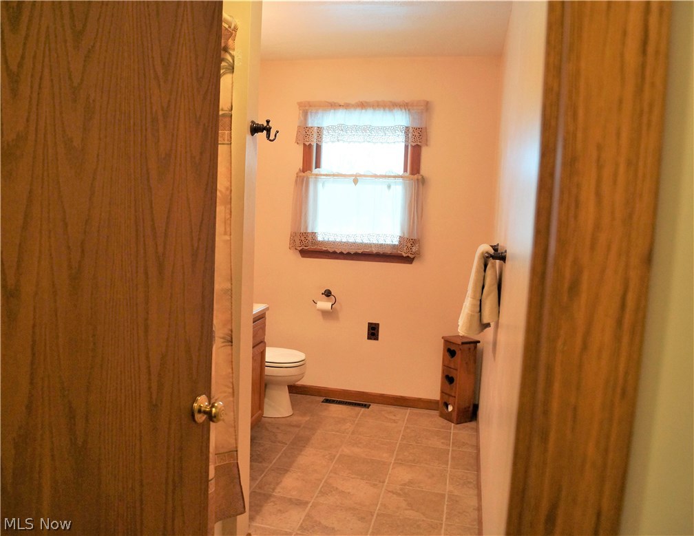 11044 Walker Road Minerva, OH 44657 - Photo 14 of 28 MAIN BATH NICELY UPDATED!