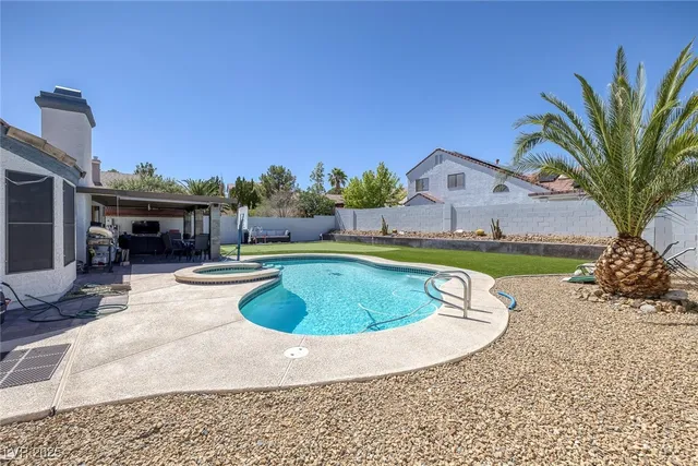 $599,999 | 9100 Shelter Cove Court, Las Vegas, NV 89117