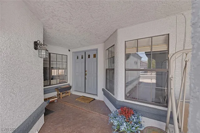 $599,999 | 9100 Shelter Cove Court, Las Vegas, NV 89117