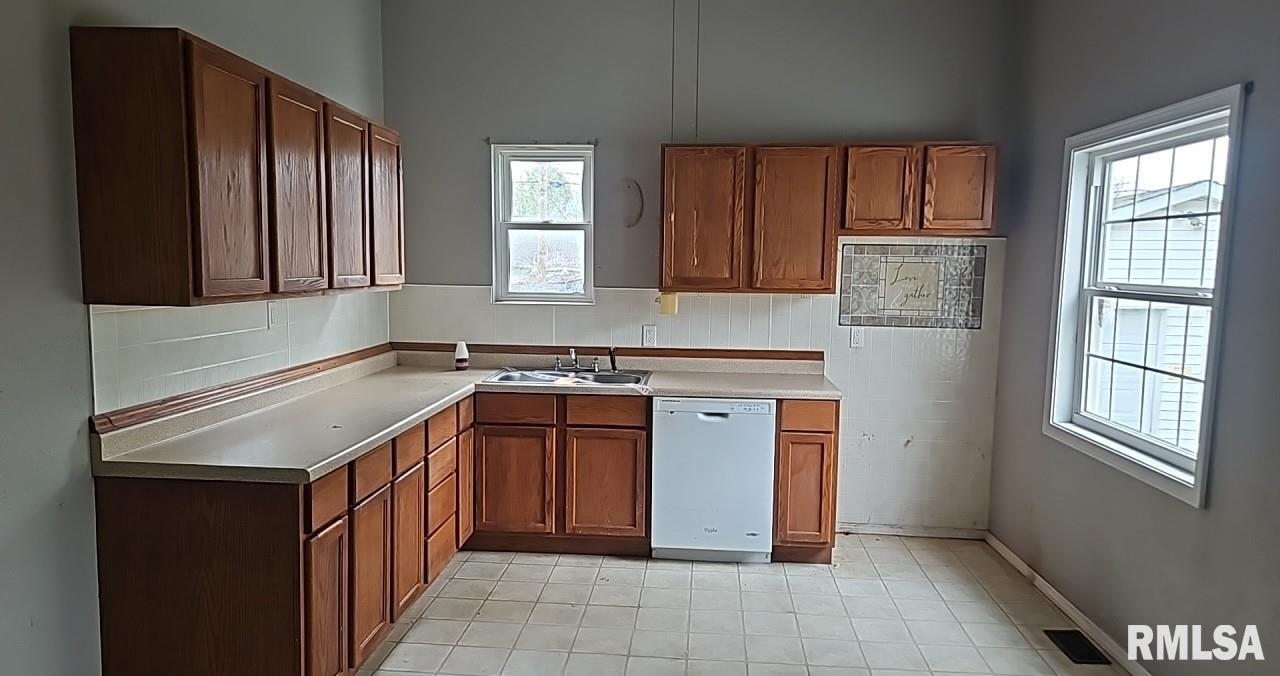 216 South 18th Street Herrin, IL 62948 - Photo 8 of 16 Gallery Image 8