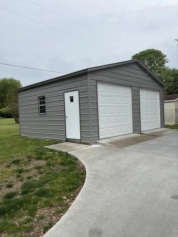 a view of a house with a backyard