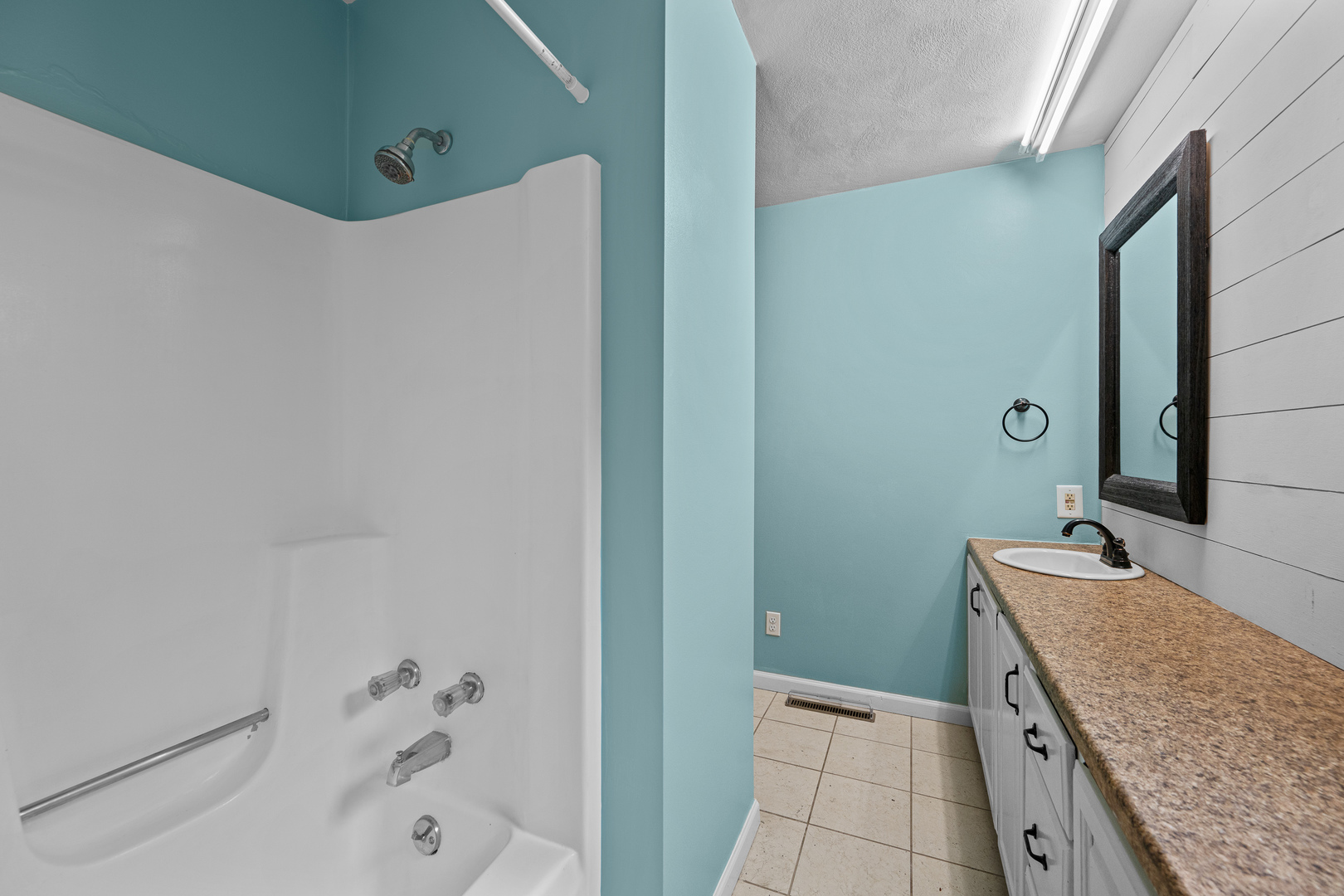 8504 Ridgewood Road, Unit 501 Rock Island, IL 61201 - Photo 17 of 33