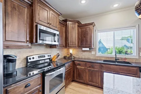 $549,900 | 1404 Southwest 41st Circle, Lee's Summit, MO 64082
