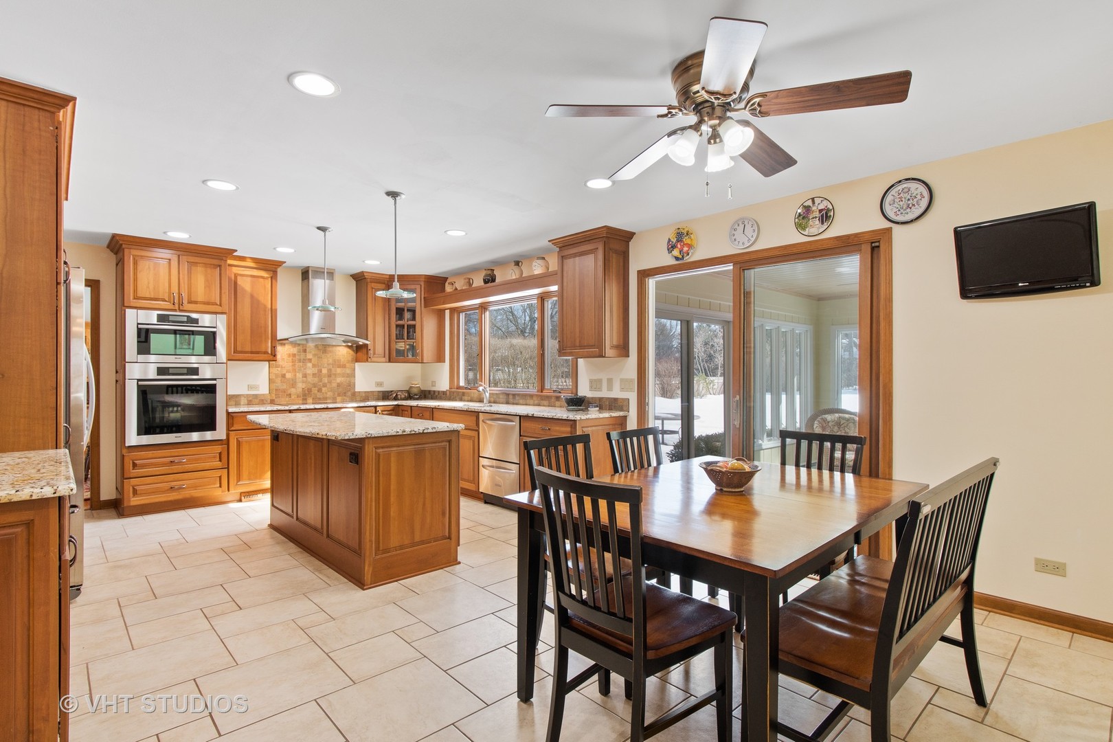 1223 Inverlieth Road Lake Forest, IL 60045 - Photo 3 of 17