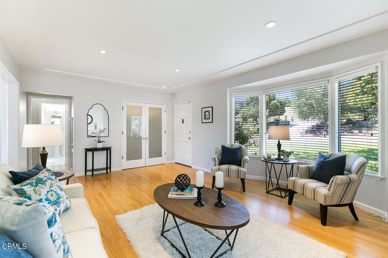 982 Athens Street Altadena, CA 91001 - Photo 5 of 25 a living room with furniture