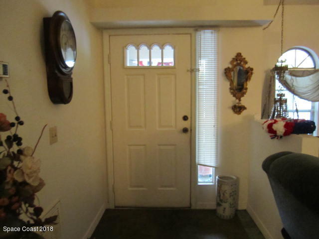 930 Degroodt Road Southwest Palm Bay, FL 32908 - Photo 4 of 29 Entry/Foyer