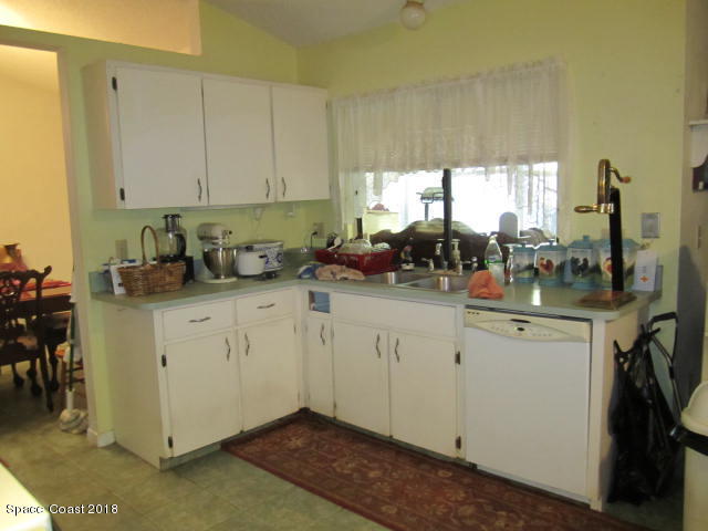 930 Degroodt Road Southwest Palm Bay, FL 32908 - Photo 10 of 29 Kitchen