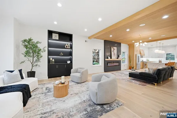 $2,350,000 | 41 Orchard Road, Florham Park, NJ 07932