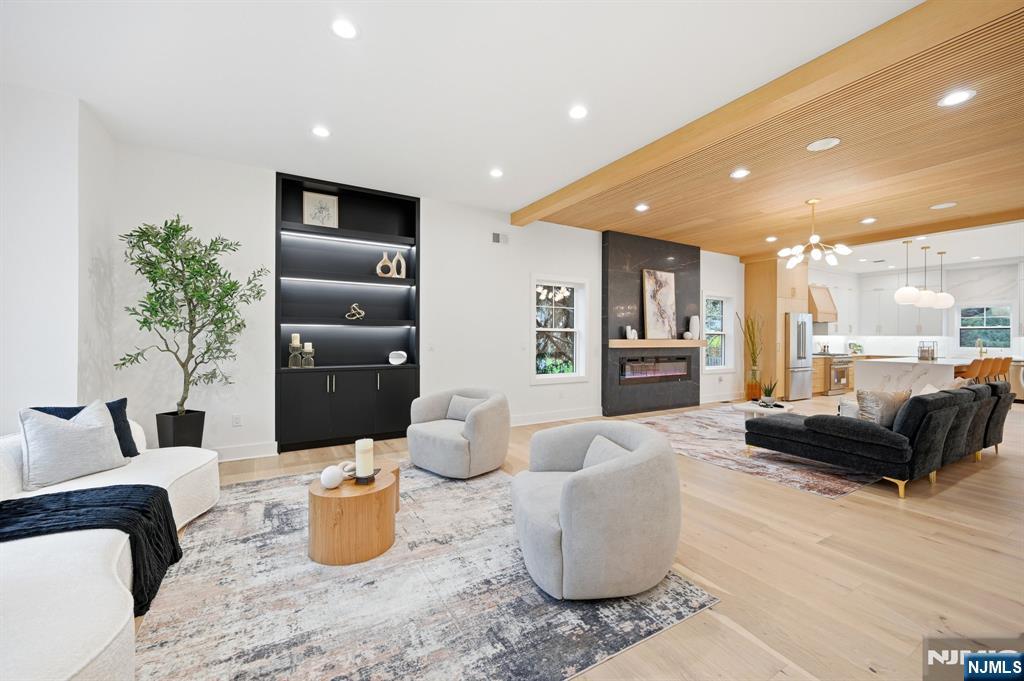 41 Orchard Road Florham Park, NJ 07932 - Photo 5 of 43