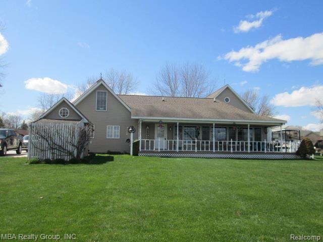 28689 Chatham Road Grosse Ile, MI 48138 - Photo 3 of 41 IMG_6356.jpg