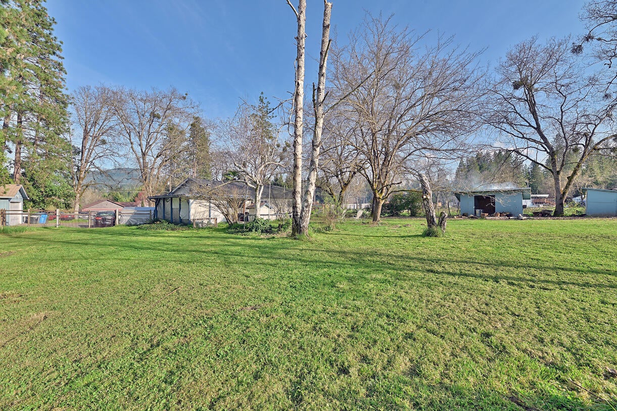 3614 New Hope Road Grants Pass, OR 97527 - Photo 20 of 26 22