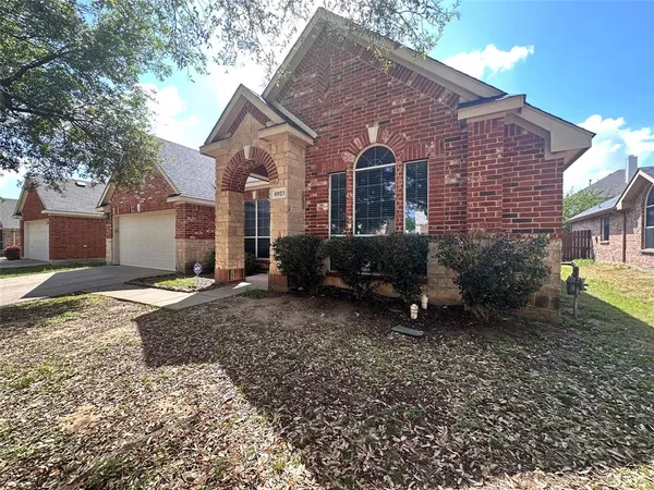 $2,700 | 4923 Screech Owl Lane, Grand Prairie, TX 75052