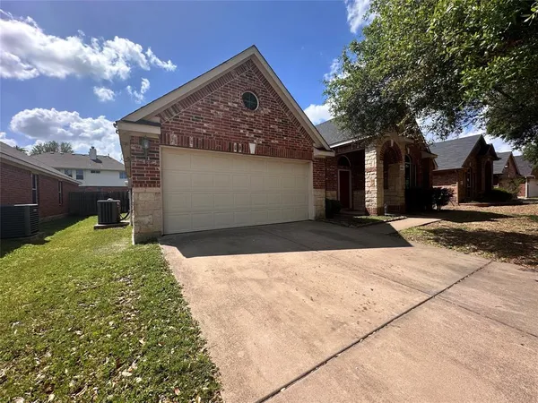 $2,700 | 4923 Screech Owl Lane, Grand Prairie, TX 75052
