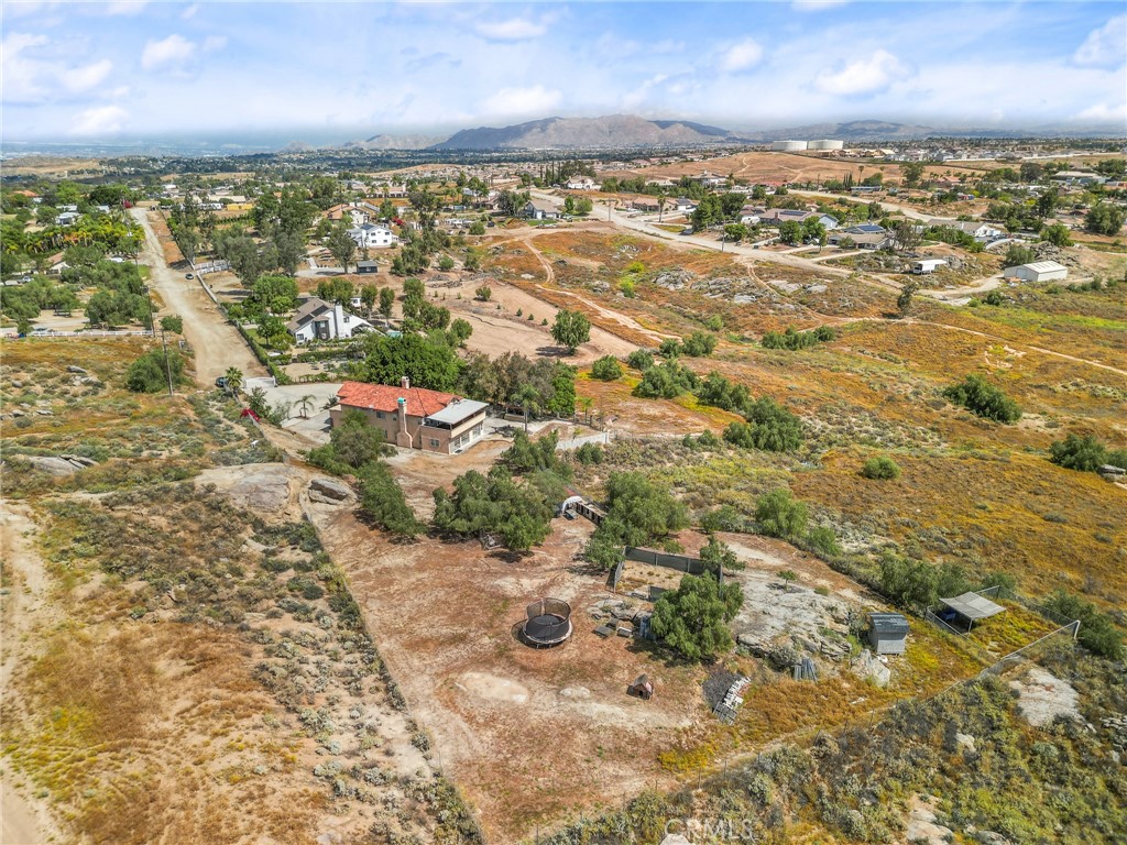 17234 Gamble Avenue Riverside, CA 92504 - Photo 7 of 61