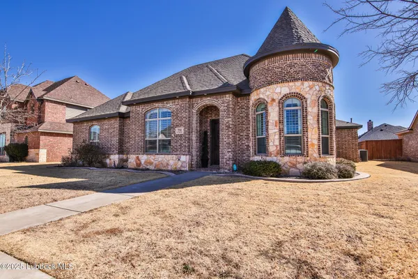 $3,300 | 711 North 8th Street, Wolfforth, TX 79382