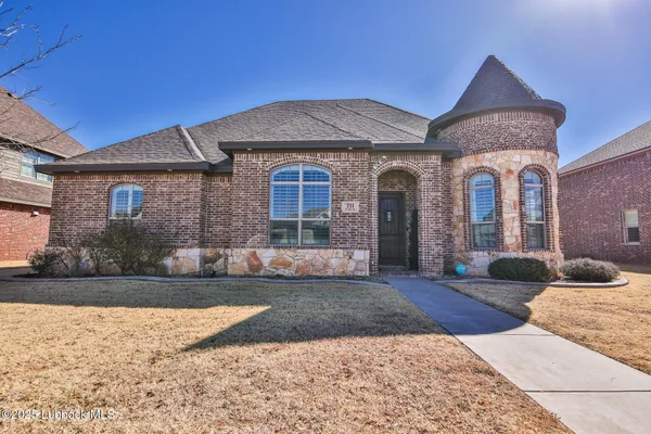 $3,300 | 711 North 8th Street, Wolfforth, TX 79382