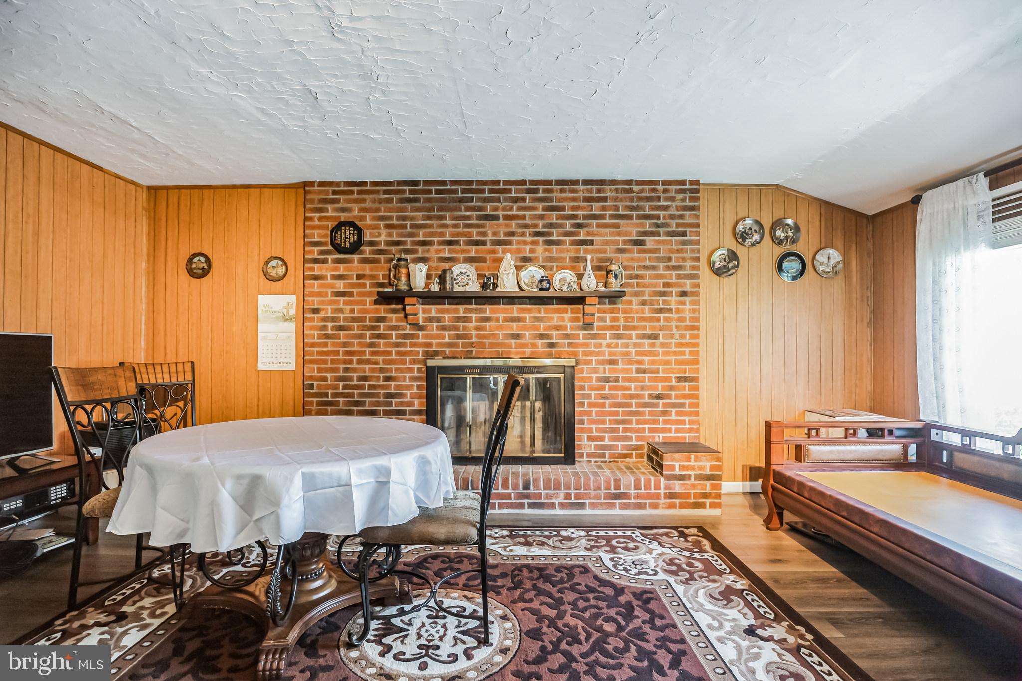 40 Maplewick Lane Willingboro, NJ 08046 - Photo 16 of 33 Living Room