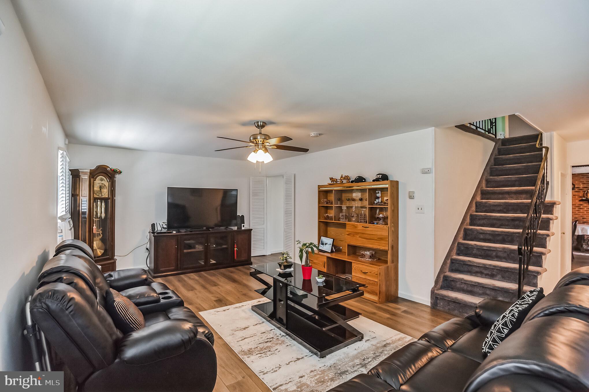 40 Maplewick Lane Willingboro, NJ 08046 - Photo 19 of 33 Large Family Room