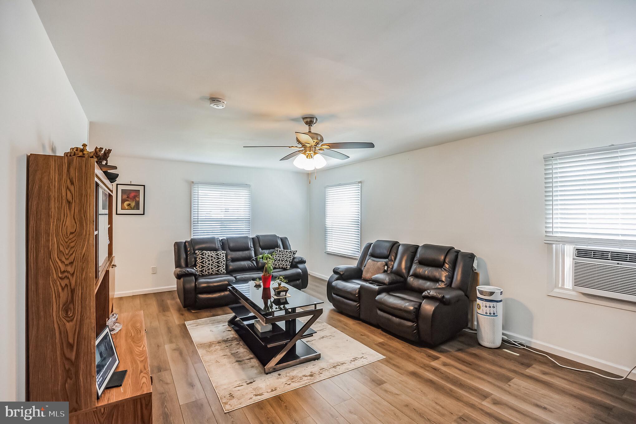 40 Maplewick Lane Willingboro, NJ 08046 - Photo 20 of 33 Family Room