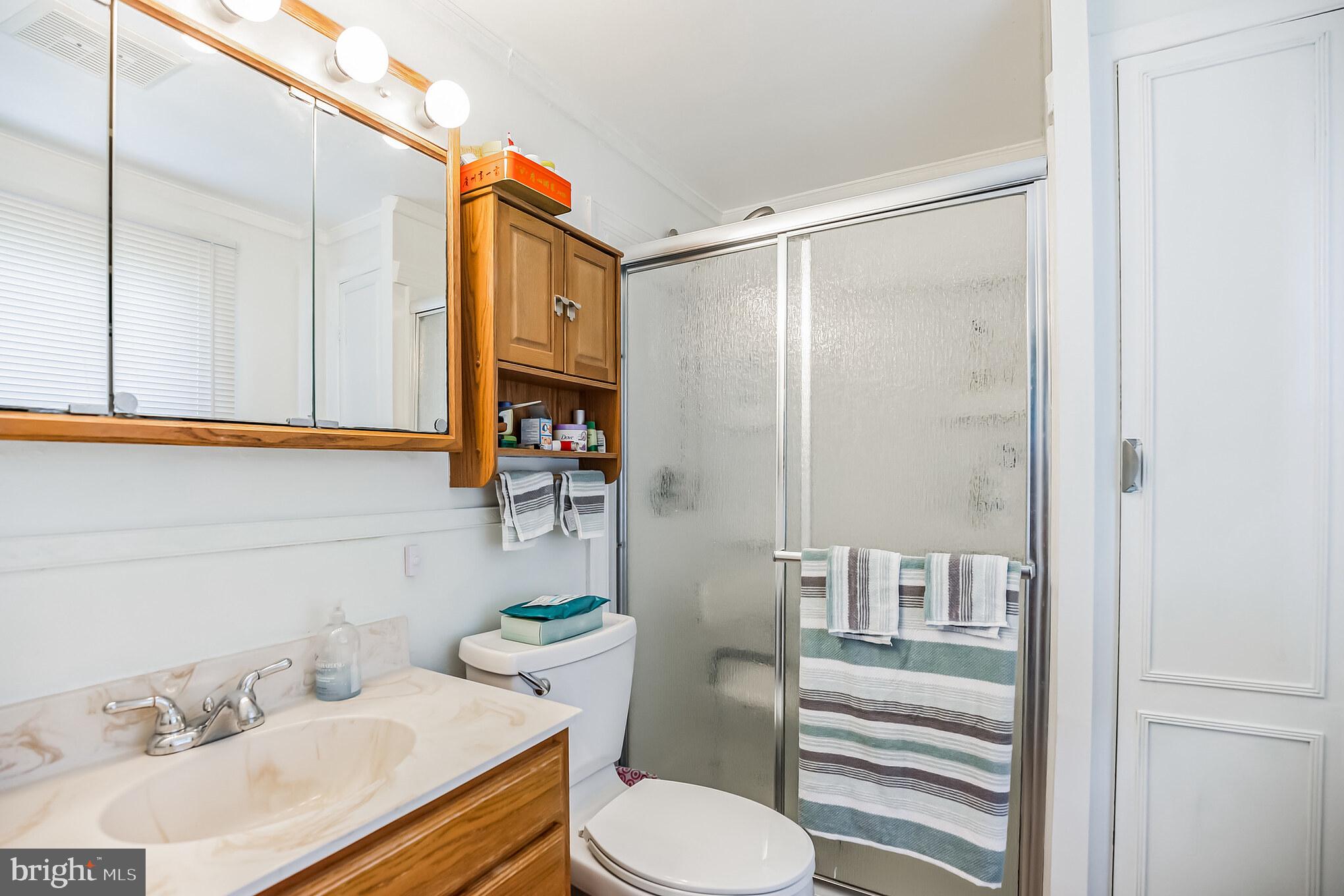 40 Maplewick Lane Willingboro, NJ 08046 - Photo 24 of 33 Primary Bathroom