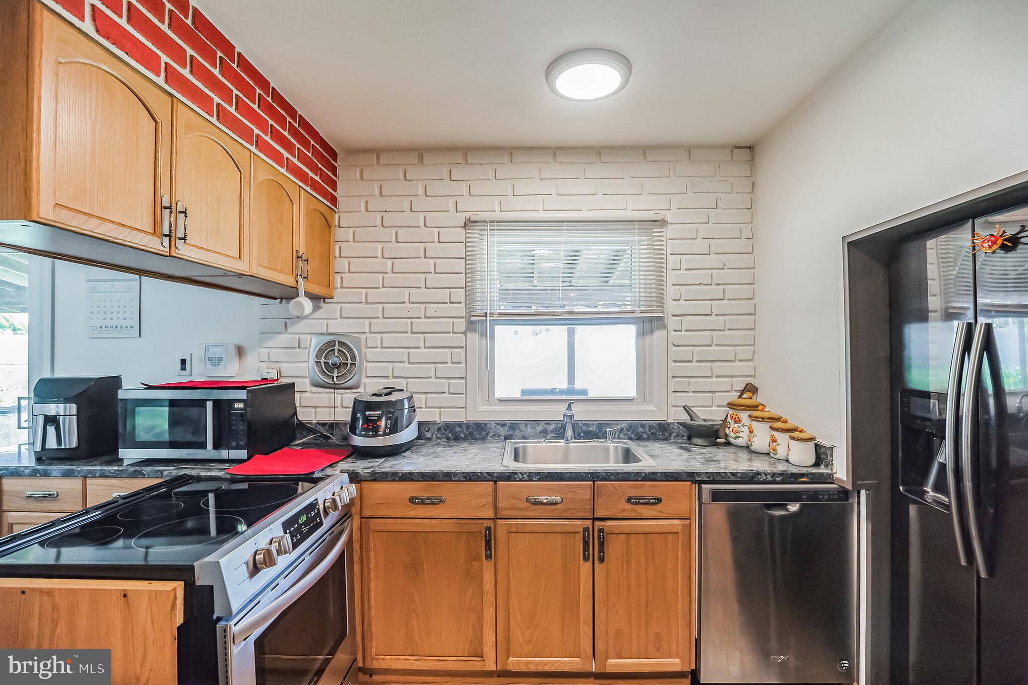40 Maplewick Lane Willingboro, NJ 08046 - Photo 8 of 33 Kitchen