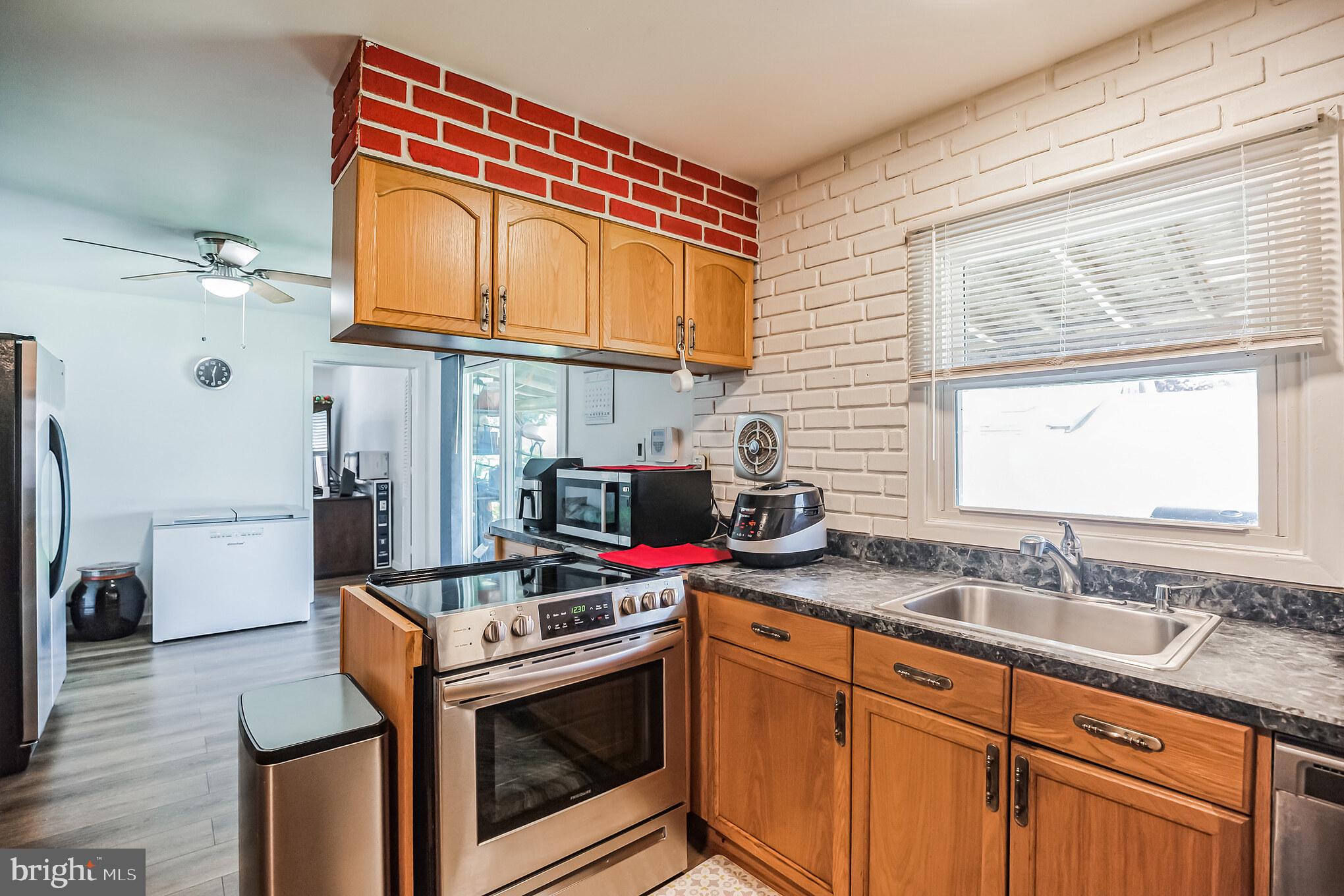 40 Maplewick Lane Willingboro, NJ 08046 - Photo 9 of 33 Kitchen