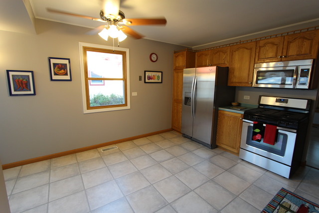 2608 Kirchoff Road Rolling Meadows, IL 60008 - Photo 4 of 24