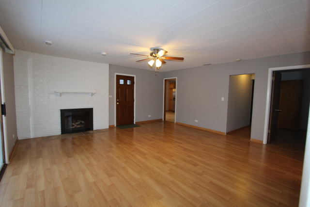 2608 Kirchoff Road Rolling Meadows, IL 60008 - Photo 8 of 24