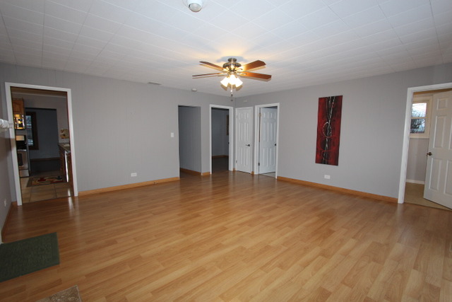 2608 Kirchoff Road Rolling Meadows, IL 60008 - Photo 9 of 24