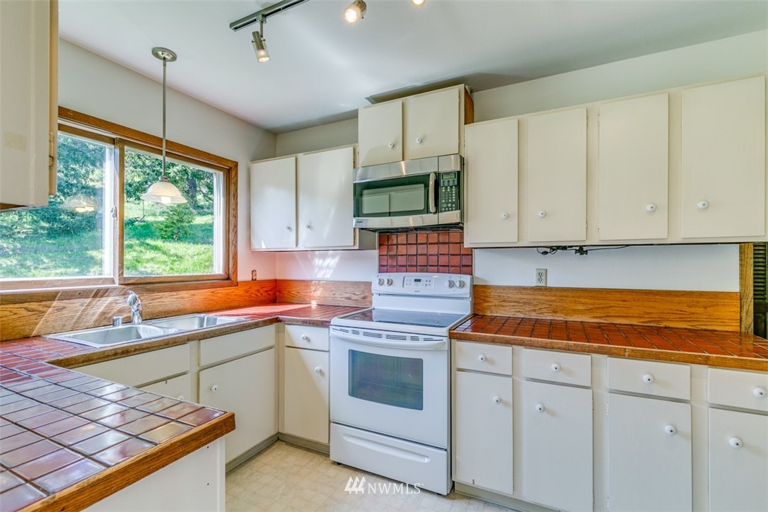 1308 Eden Valley Road Port Angeles, WA 98363 - Photo 5 of 22 Gallery Image 5