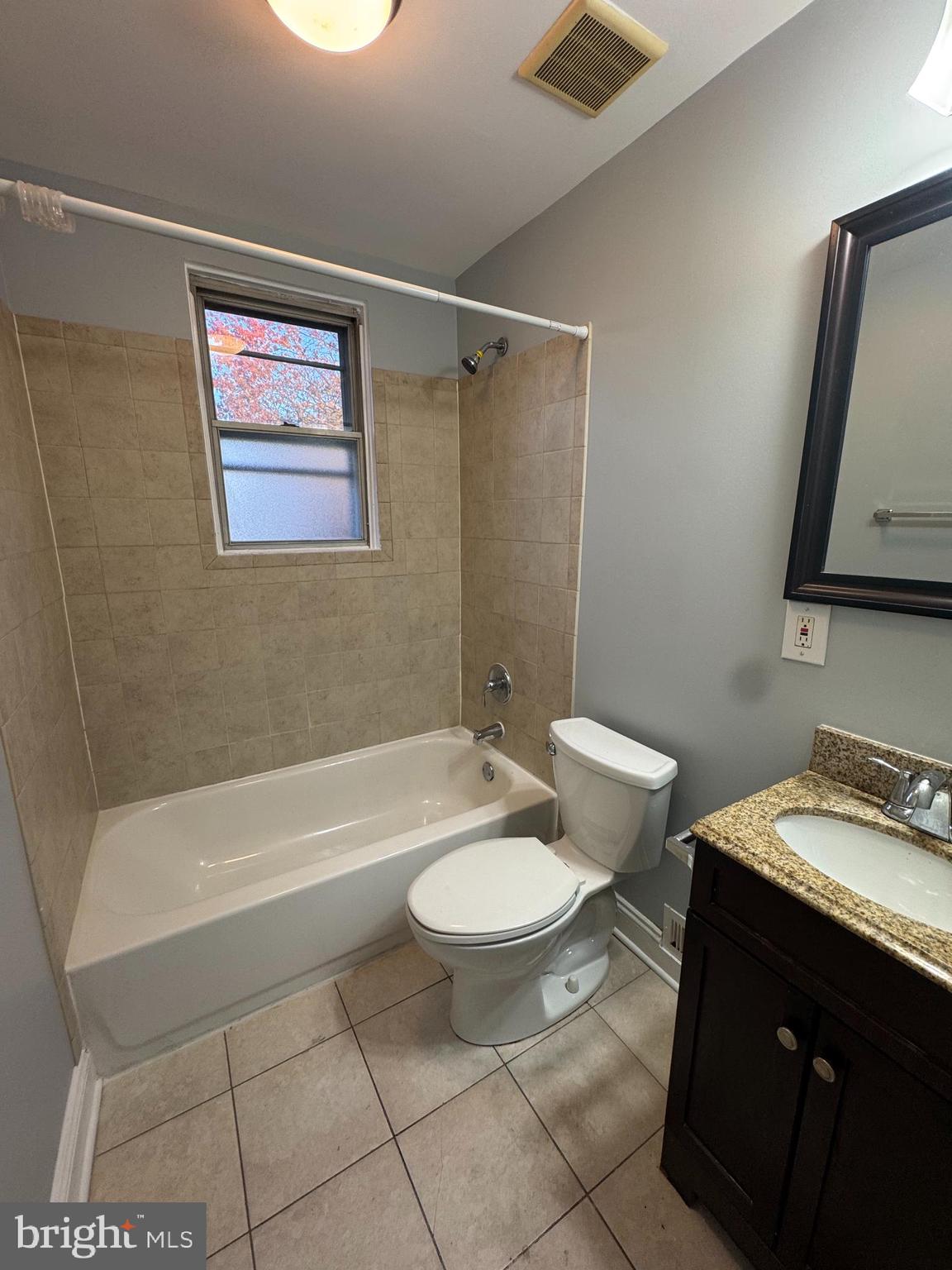 2727 Bookert Drive Baltimore, MD 21225 - Photo 7 of 12 a bathroom with a toilet a sink and bathtub