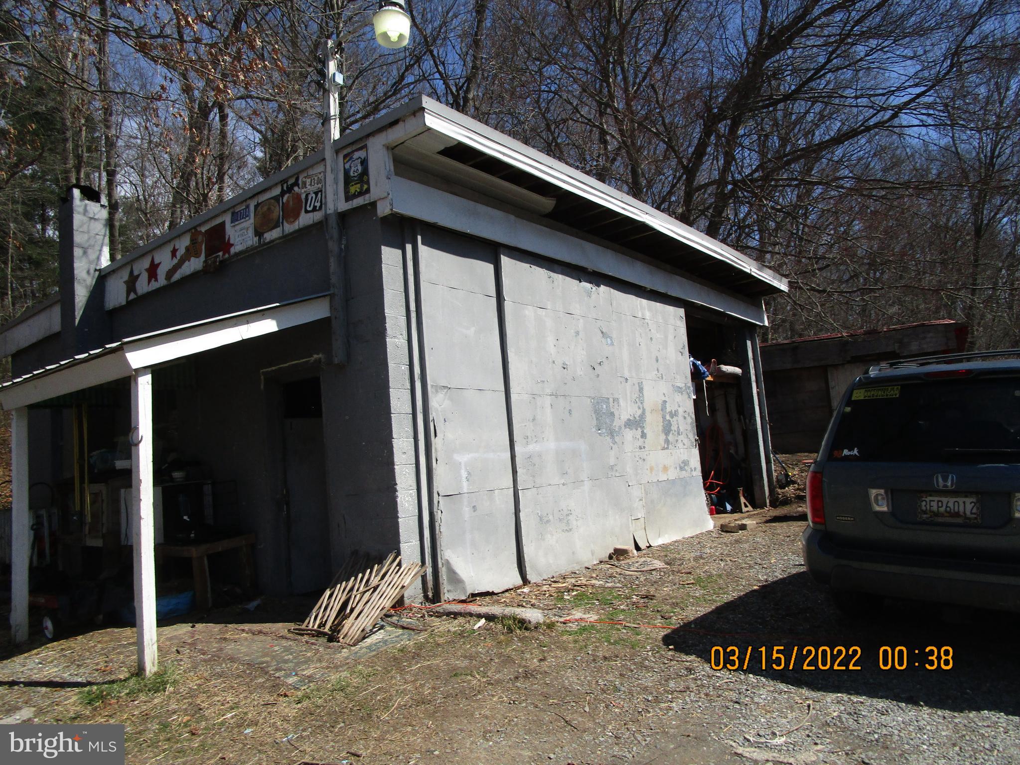 Detached garage