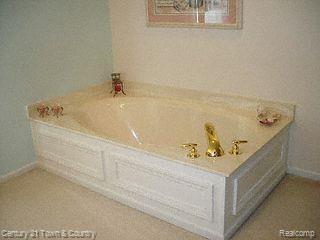 4932 Lexington Court Rochester, MI 48306 - Photo 20 of 25 Master Bath
