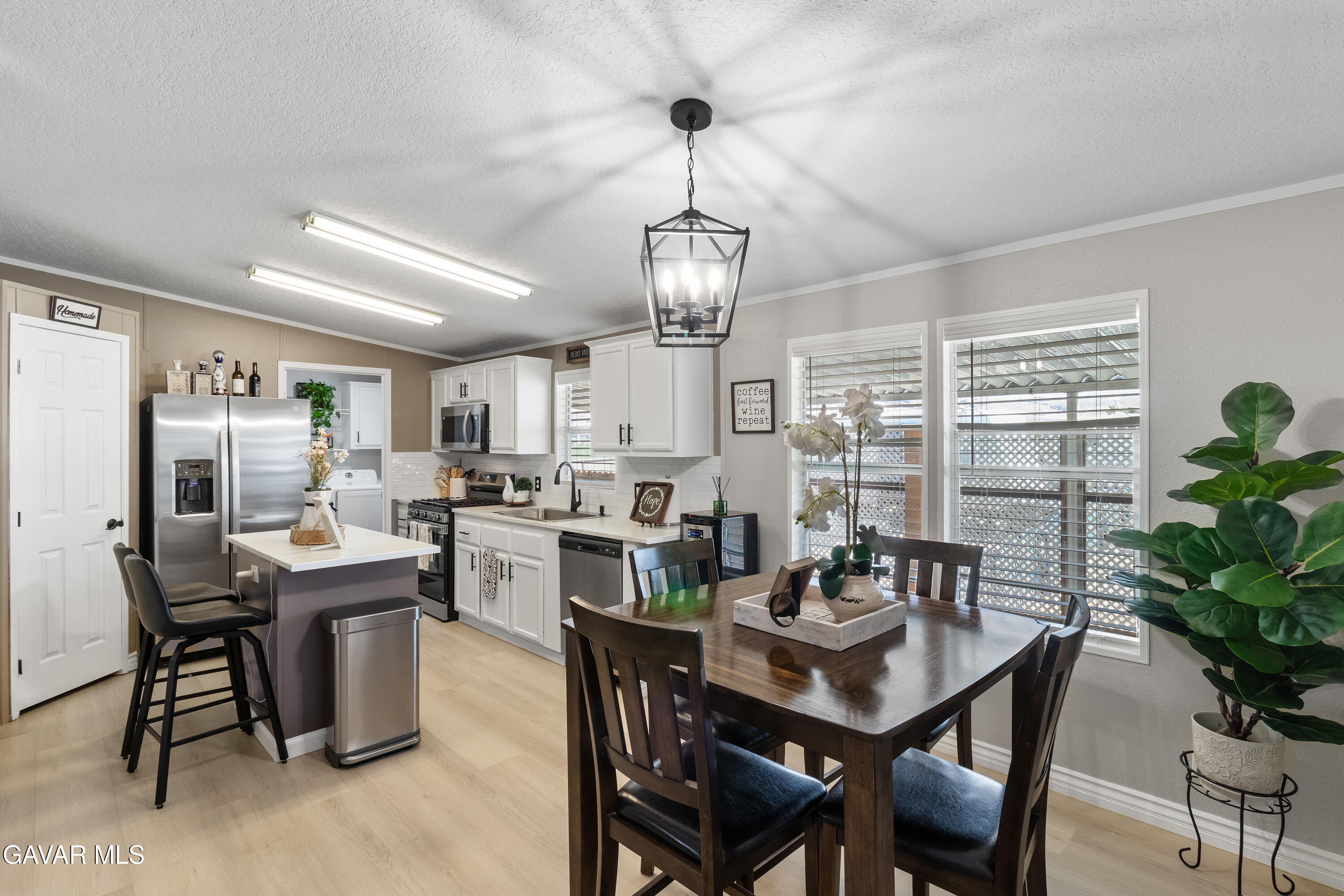 14556 East Tehachapi Boulevard Tehachapi, CA 93561 - Photo 10 of 29 Dining-1