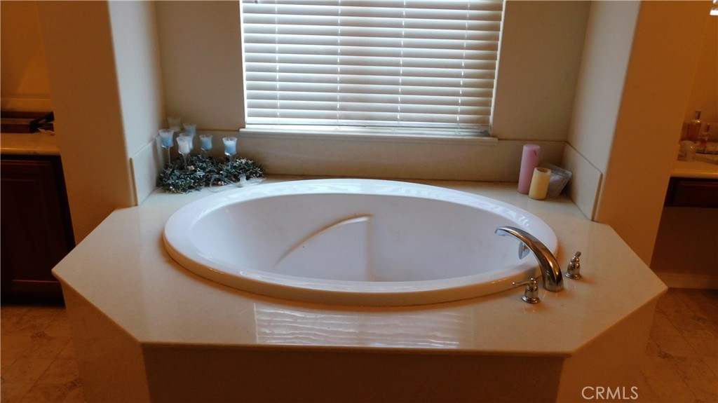 1216 Aups Court Merced, CA 95348 - Photo 42 of 45 a view of a bathtub in a bathroom
