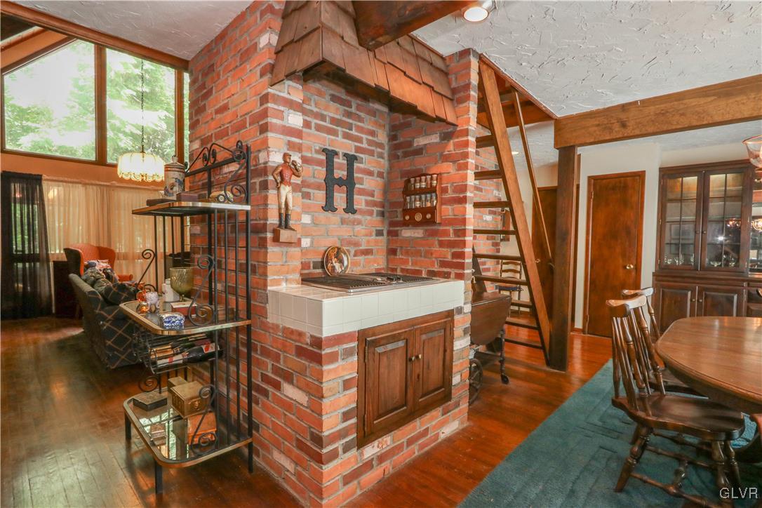 1271 Kilmer Road Tobyhanna, PA 18466 - Photo 11 of 36 a room with musical instruments
