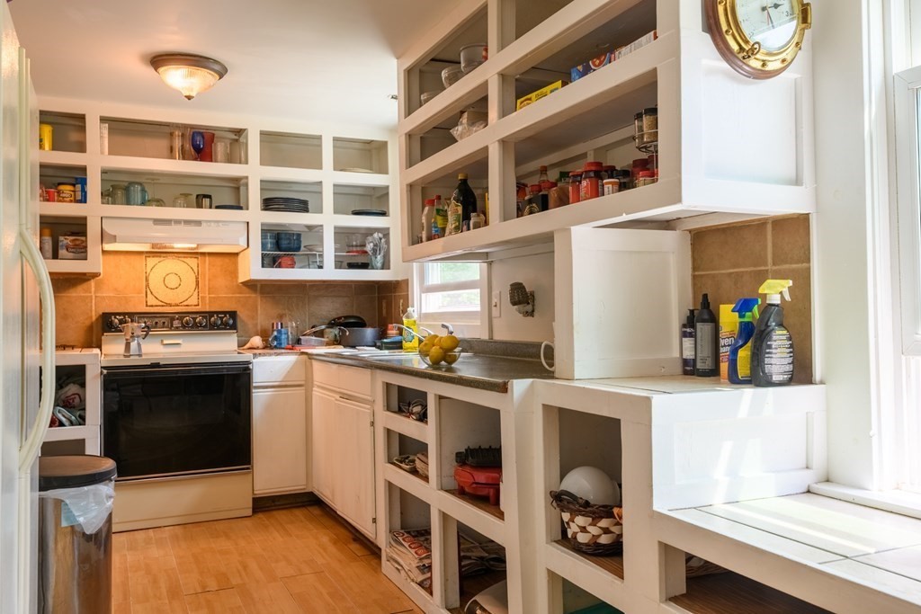 2 Richardson Drive, Unit RIGHT Derry, NH 03038 - Photo 6 of 22 Gallery Image 6