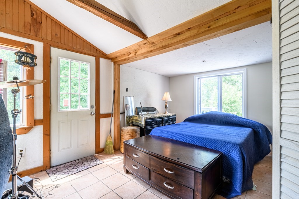 2 Richardson Drive, Unit RIGHT Derry, NH 03038 - Photo 9 of 22 Gallery Image 9