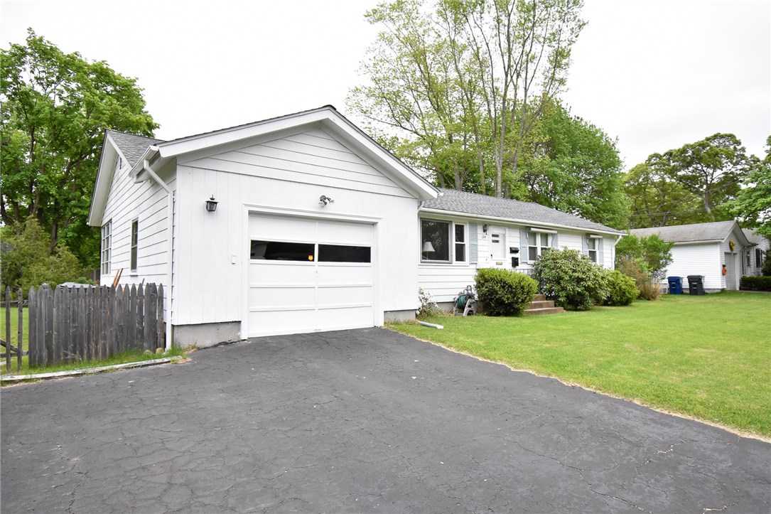 124 Old Homestead Road Warwick, RI 02889 - Photo 4 of 27 Gallery Image 4