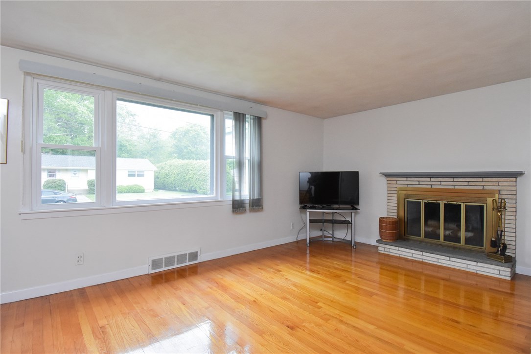 124 Old Homestead Road Warwick, RI 02889 - Photo 6 of 27 Gallery Image 6