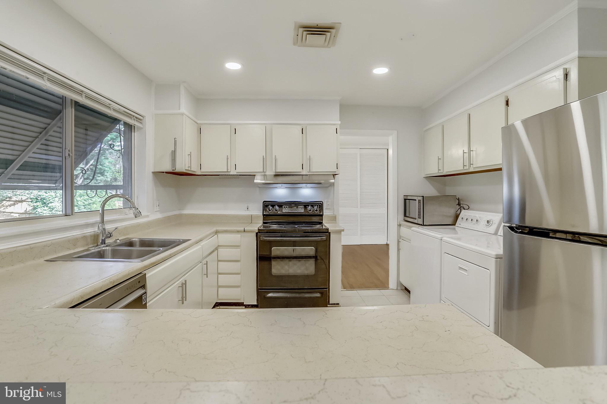 15600 Layhill Road Silver Spring, MD 20906 - Photo 17 of 63 Kitchen