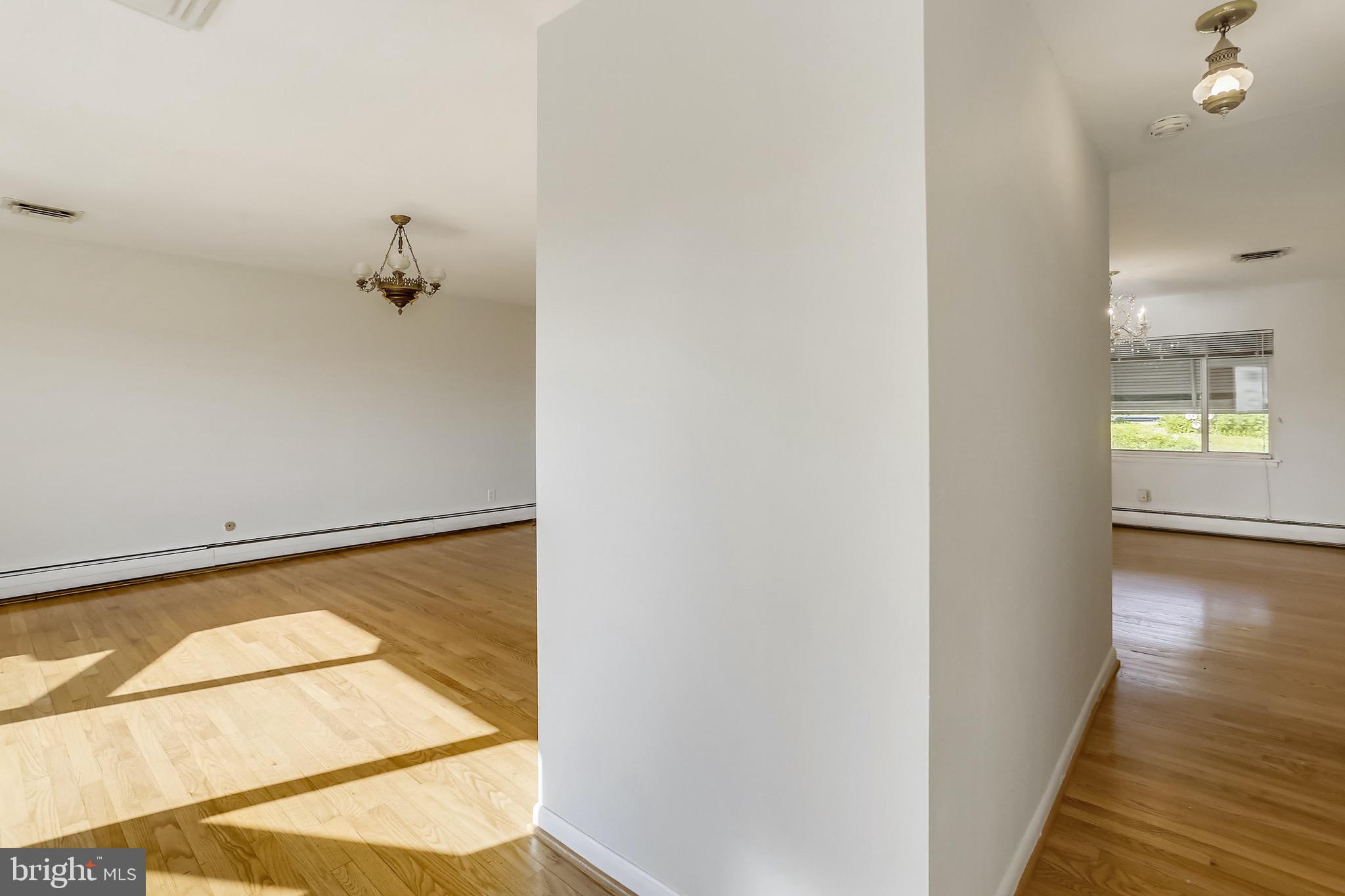 15600 Layhill Road Silver Spring, MD 20906 - Photo 5 of 63 Foyer entrance