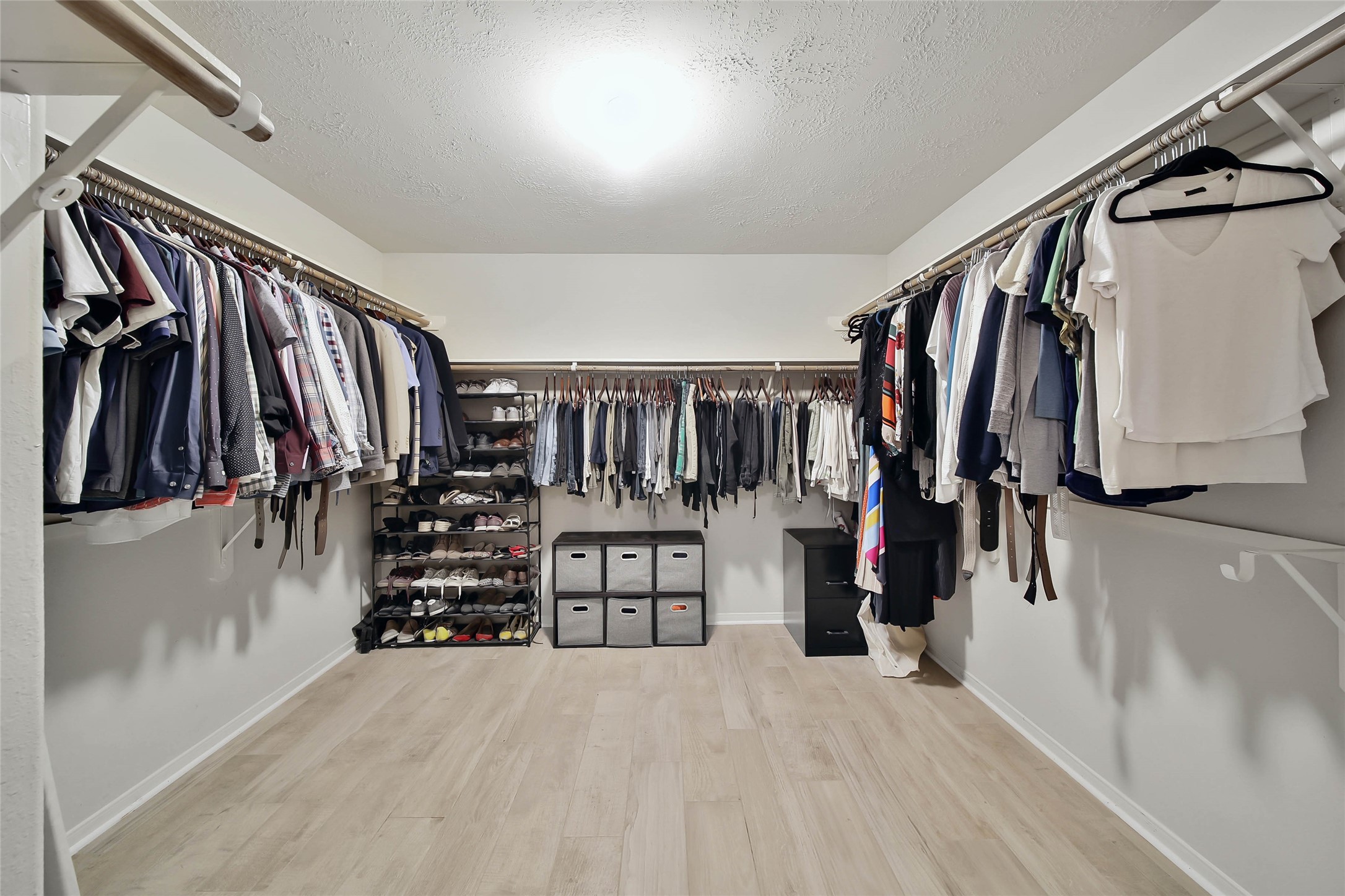 21727 Texian Court Spring, TX 77388 - Photo 28 of 38 Primary Closet