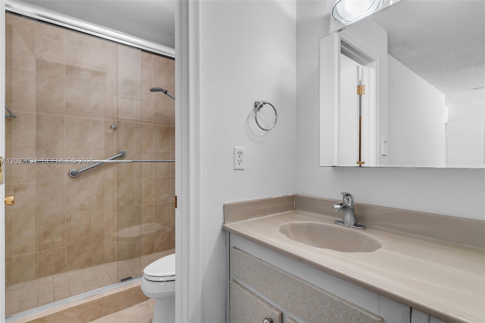 11411 Southwest 109th Road, Unit 50Y Miami, FL 33176 - Photo 19 of 40 Principal Bathroom