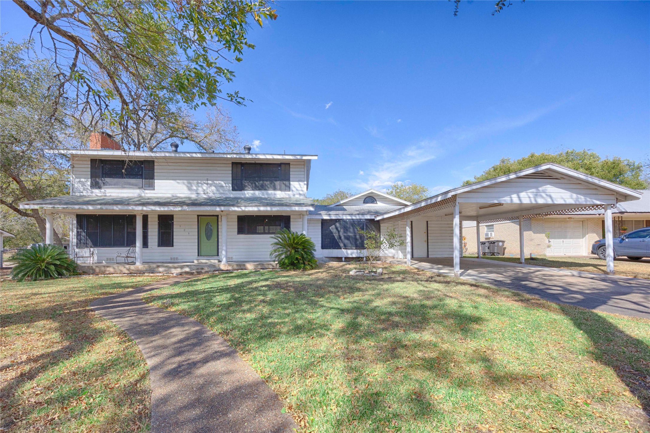 909 Eilers Street Schulenburg, TX 78956 - Photo 3 of 33 a front view of a house with a garden