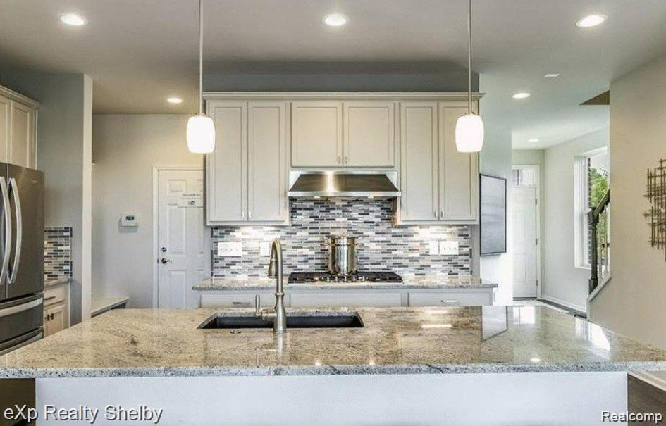 43446 Prospect Lane Novi, MI 48375 - Photo 4 of 7