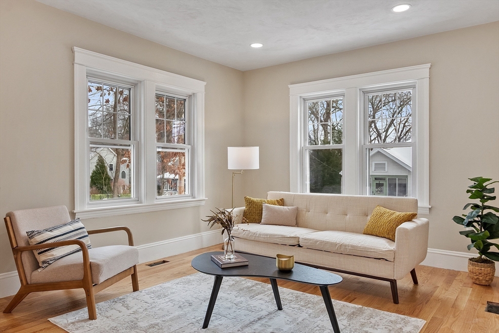 42 North Worcester Avenue Worcester, MA 01606 - Photo 9 of 24