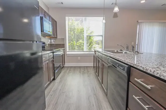 $950 | 802 South 6th Street, Nashville, TN 37206