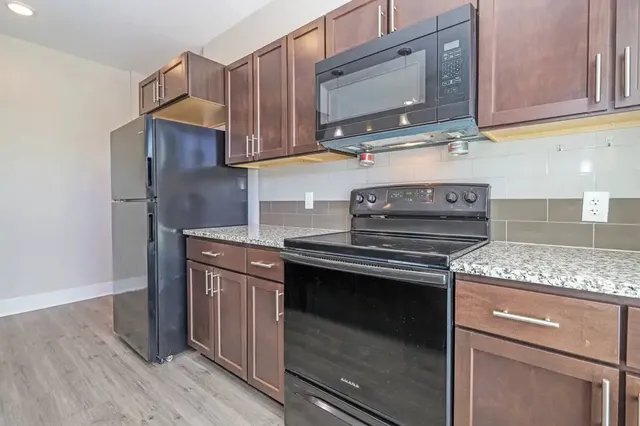 $950 | 802 South 6th Street, Nashville, TN 37206